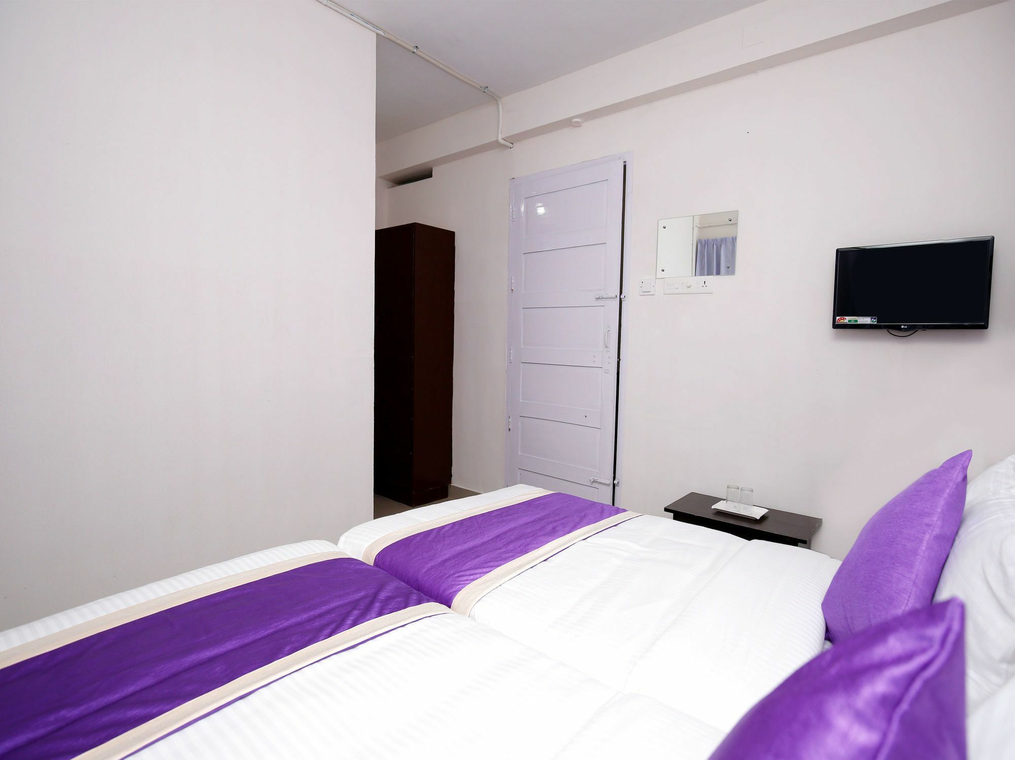 Oyo 9797 Hotel Vbee Plaza Thiruvananthapuram Bagian luar foto